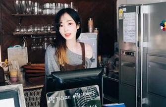 Bambi(밤비)这次又血拼了：夏日圣诞女孩图包，永远不闭嘴！