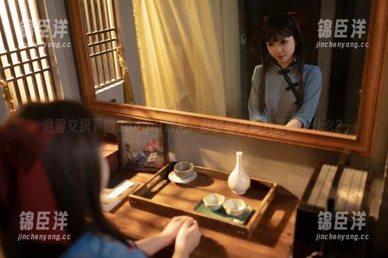 温湿交织下的Bangni邦尼：那些浴室照片里藏了什么？