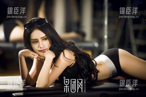 GIRLT果团网 - 美得别致：周妍希的裤里丝套图，带点小叛逆