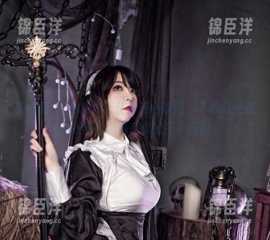 新更新！Leah梓未化身蓝色妖姬，不想总是被花束围着的她想做点不一样的