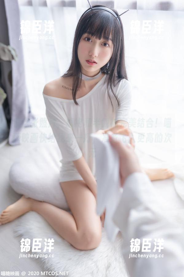 看这张照片，旗袍和半截袜完美结合！喵糖映画快给我来一打，准备飞入更高的次元
