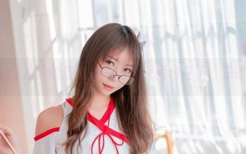 Money冷冷的甜心——看她，图包在手，光明正大