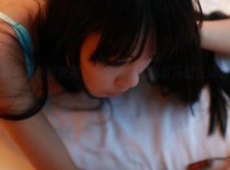 ROSI – 杨晨晨黑丝美图，完全没有想到这搭配会这么吸引眼球！