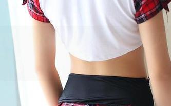 短裙图包，ROSI真有一套，连风都被吸引