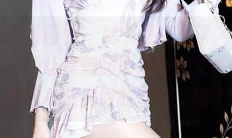 XIAOYU语画界 – 秘书是怎么了，潘朵拉Laa的写真让我想起那堆办公文件，难道这能化身成美丽的壁纸？绝了！
