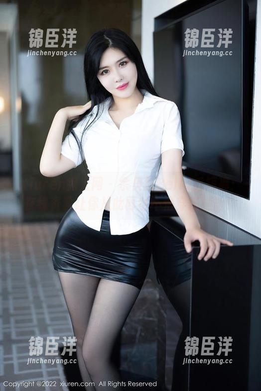Xiuren秀人网 - 佘贝拉Bella秀短裤：在线资源让你从此再也不怕穿搭尴尬！