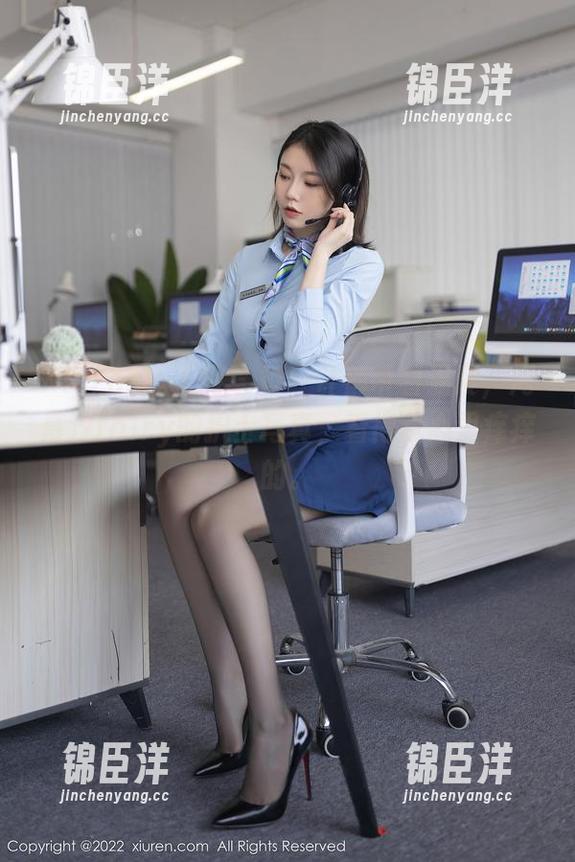 Xiuren秀人网 - 每一针都带着温度，周慕汐fairy的护士写真，看得我心里痒痒的。
