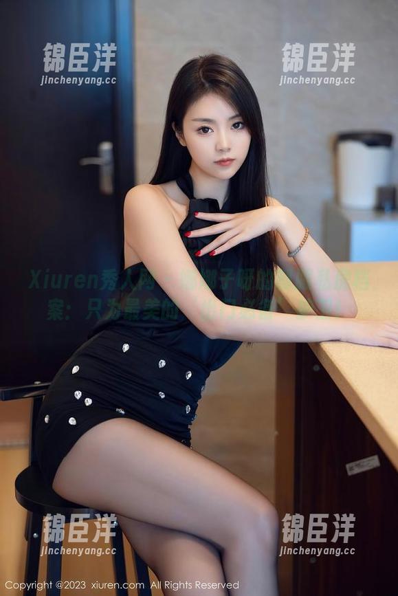 Xiuren秀人网 - 娜娜子呀的制服私房档案：只为最美的‘出门必备’护卫！