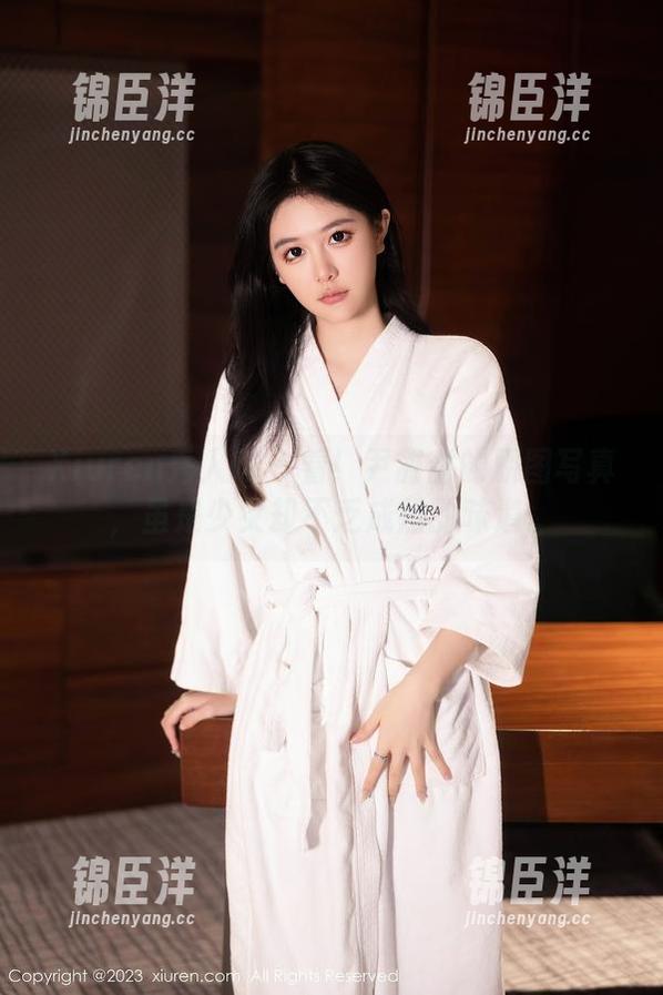 Xiuren秀人网-尹甜甜 Xiuren秀人网 - 看!尹甜甜的原图写真,虽是少女却不乏成熟的味道。