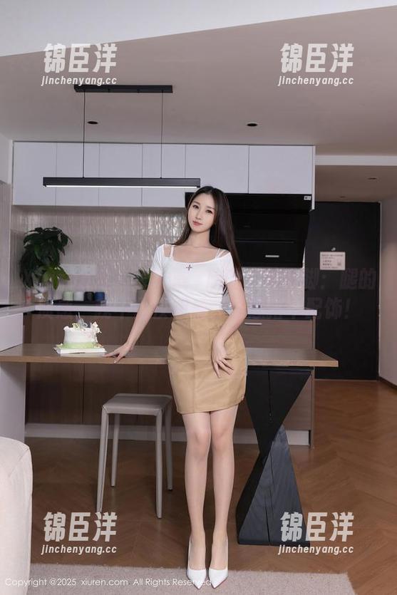 Xiuren秀人网 - 戴渃欣的私拍美脚：腿的质感，我不仅仅想看，还想搭个配饰！