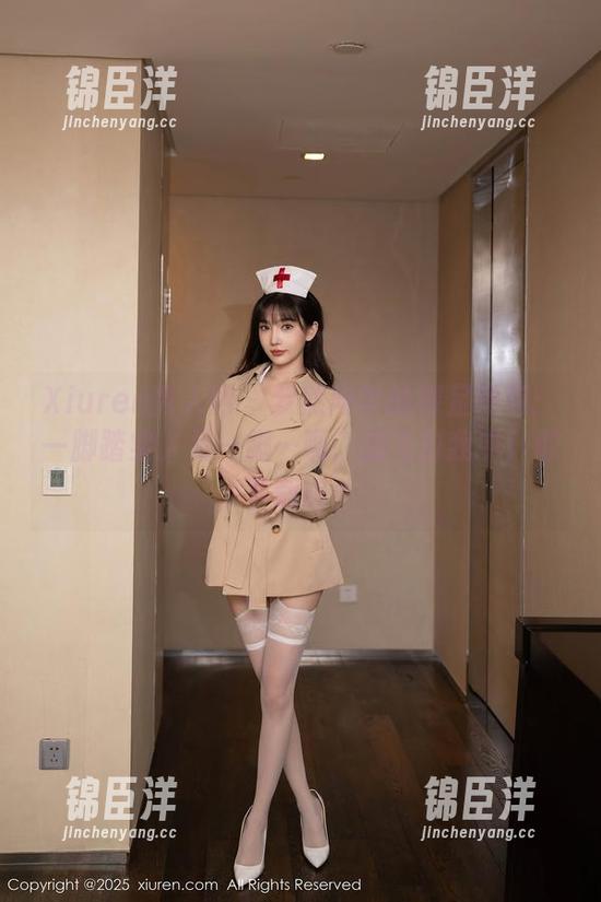 Xiuren秀人网 - 梦然同学的裸足图包：一脚踏实，另一脚…呃，放飞自我中！敢下载吗？