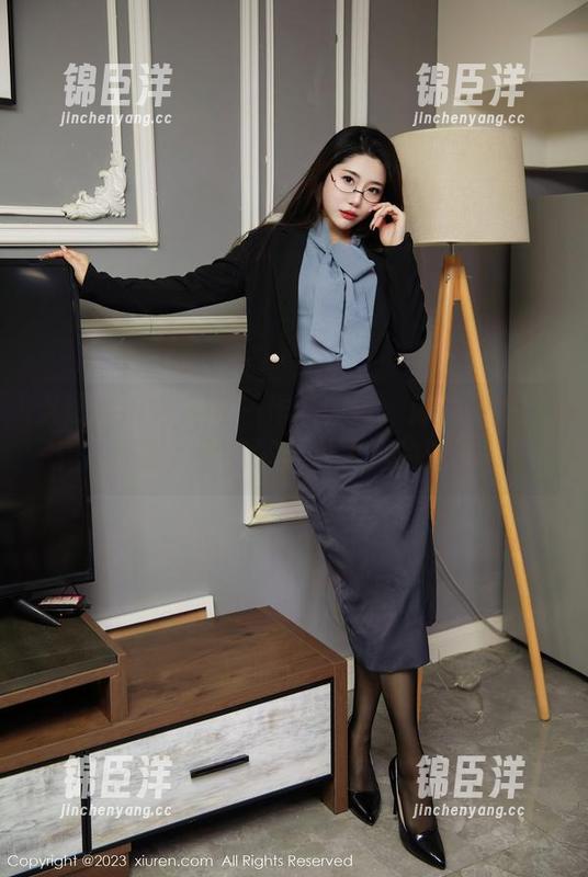 Xiuren秀人网 - 作品大赏：海边的龙泽美曦，莫名被卷进了风的漩涡