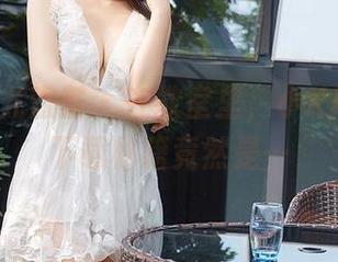 YouMi尤蜜荟 – 在教室里，小KK的写真下载秘籍竟然是…