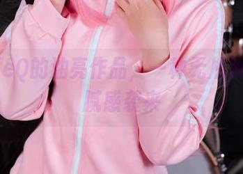 看ZinieQ的油亮作品，一种无从解释的滑腻感袭来