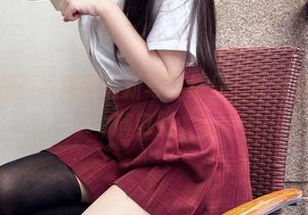 女友在不呆猫的最新写真集里，感觉像是在演电影。