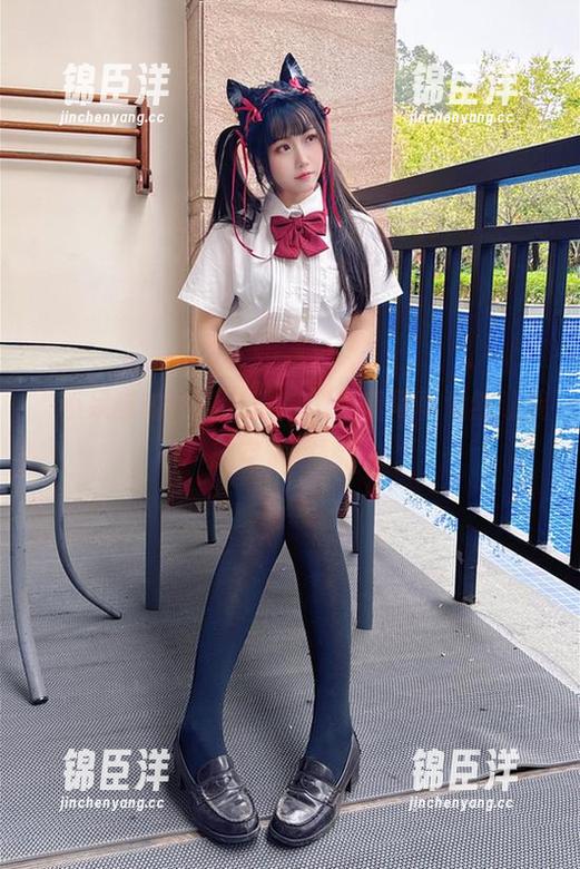 “不呆猫的白丝过膝袜，免费写真竟然让我放空了思绪“