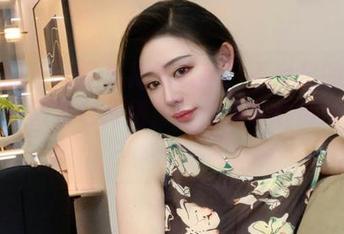 微密圈 – 无圣光帅气发言！不爱笑的赛琳的蓝色蕾丝包臀裙，图包里小心别压到裙边