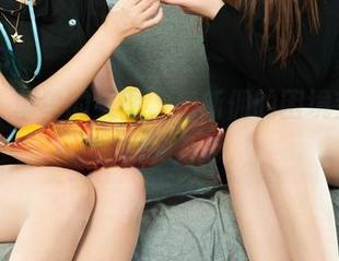 丽柜 – 单单的美图，把新佣的困境变得有趣又无奈