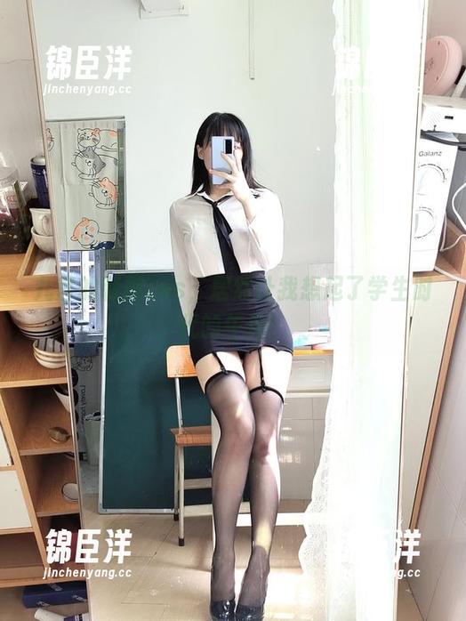九言的制服cos，居然让我想起了学生时代的午休！