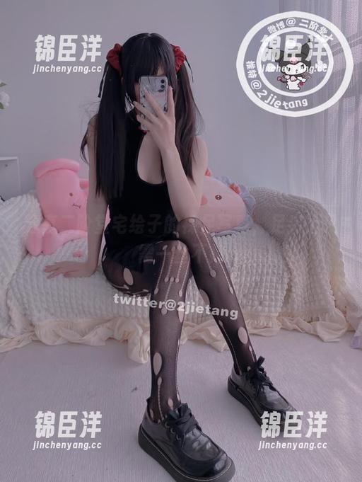 分享二阶堂宅绘子的裸足写真，足尖上只需一丝不拘
