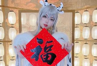 网盘里竟藏着你烨烨的眼镜合集，谁让它那副样子如此抢眼！