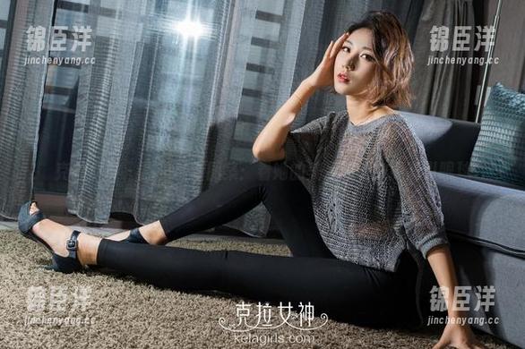 克拉女神 - 嘉萌最新图集：看她的美足如何放肆吸引眼球