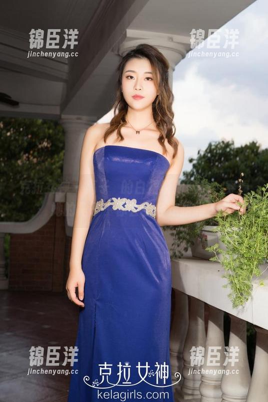 克拉女神 - 高子琁的白裙最新图集，穿着她的裙子，你会学会走路吗？