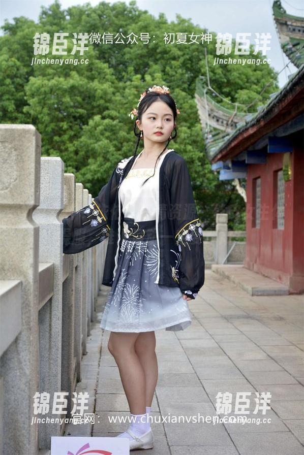 初夏女神 - 依依的高清资源，俏皮女生体操服，谁说运动一定要严肃？