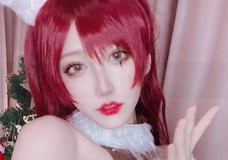 啾小妍的“御姐”cos，精选得让我也想试试假装冷酷风…