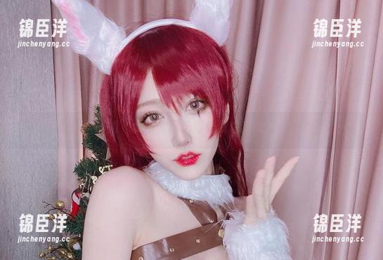 啾小妍的“御姐”cos，精选得让我也想试试假装冷酷风…