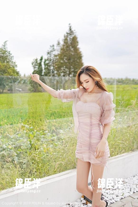 嗲囡囡 - 就是那种，娜依灵儿把长腿发挥到极致的私拍作品，值得一看！