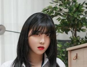 我是被宋哈娜(송하나)的双马尾更新害的，这真的太可爱了，我该买把橡皮筋了吧？