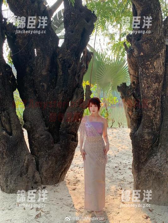 宝儿mysterial 向宝儿mysterial致敬:那份秘书风范,图包里藏着小心思。