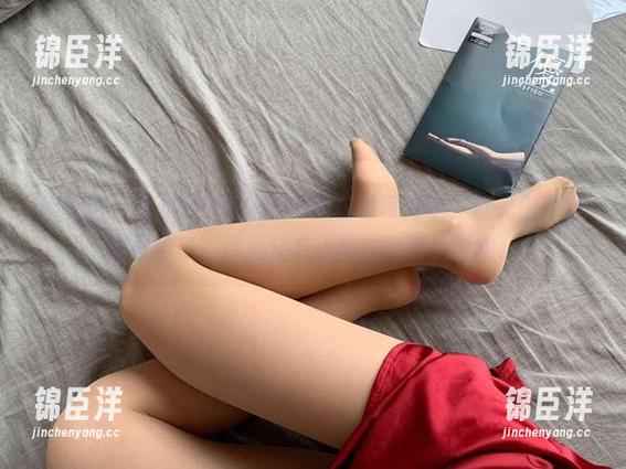 微密圈 - 在小仙女ELaine的白裙写真中，时光似乎悄悄停住了，耳边还有小鸟在唱歌的余响。