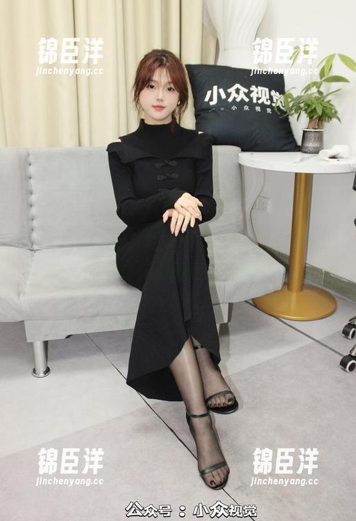 小众视觉 - 写真展览：灵灵的美图，女孩的日常，别问我在想啥。
