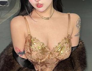 微密圈 – 这两个人太配了！小优优子的写真，双人CP，这个下载脱离不了我的脑海。