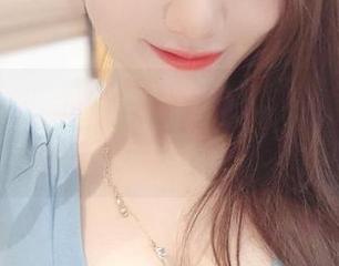 微密圈 – 小玉吃果冻的图片，完全体现出‘本钱实足’的潜力，有点意思。