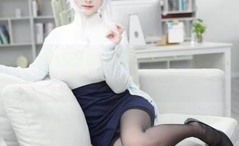 幼爱youmeko的私房图包里，竟然藏了个兔兔，真想问问她是怎么想的。