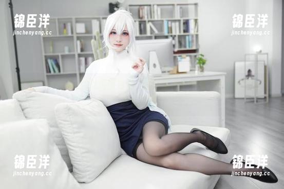 幼爱youmeko的私房图包里，竟然藏了个兔兔，真想问问她是怎么想的。