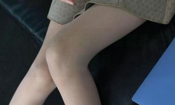 异思趣向 – 美女与美脚，谁能抵挡诗琪的私房写真