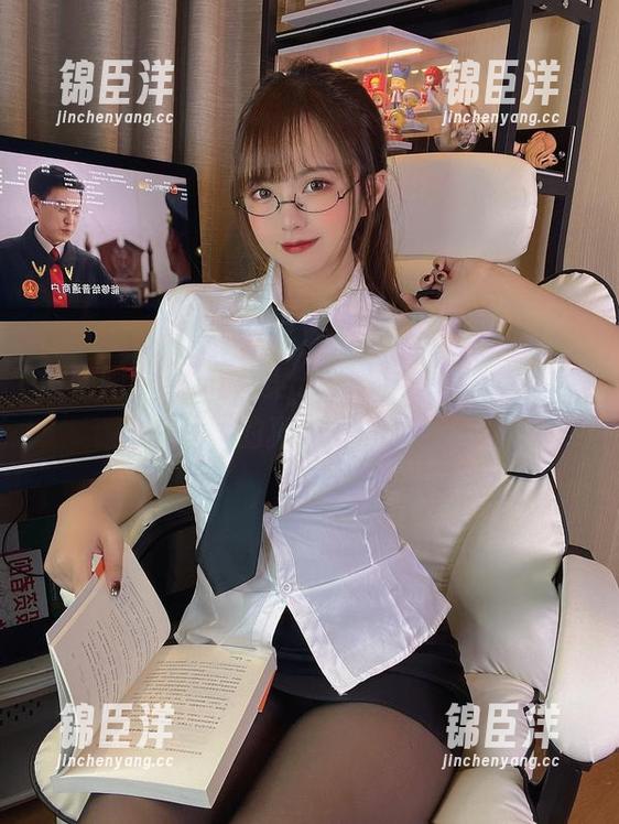微密圈 - 裸足张思允，图库中那份毫不造作的真诚和暧昧