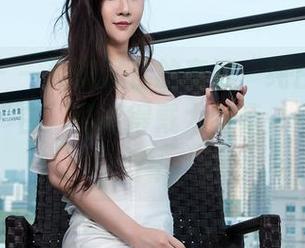 推女神 – 一阅施忆佳的高清“纯白”图册，这阵“白”可能得戴太阳镜——太刺眼了！