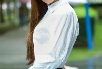 推女郎 – 翻看安沛蕾的短裙写真图包，竟然觉得这样的搭配拿捏得真好，但又说不出好在哪里。