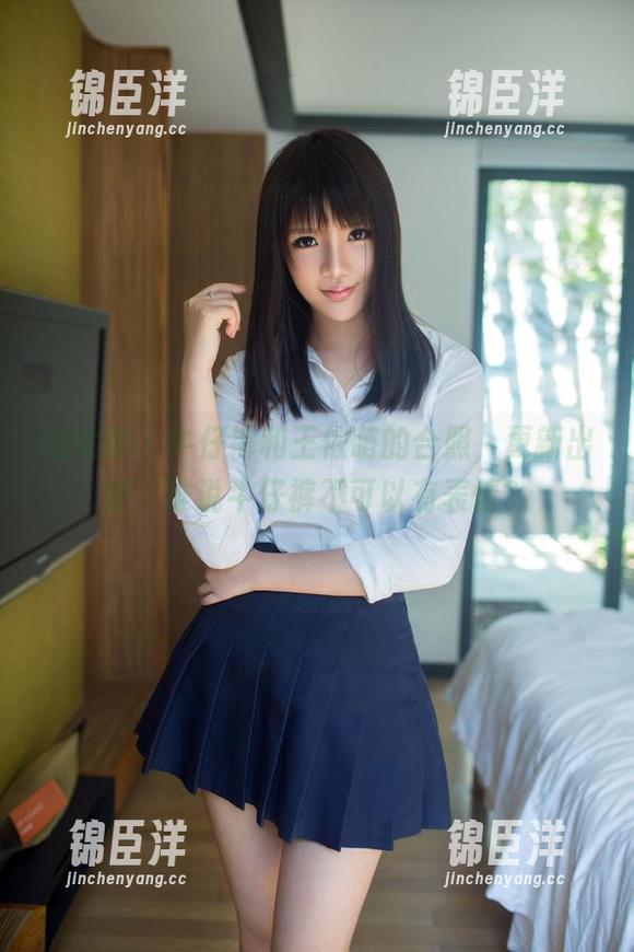 推女郎 - 牛仔裤和王依萌的合照，更新出炉，谁说牛仔裤不可以有表情？