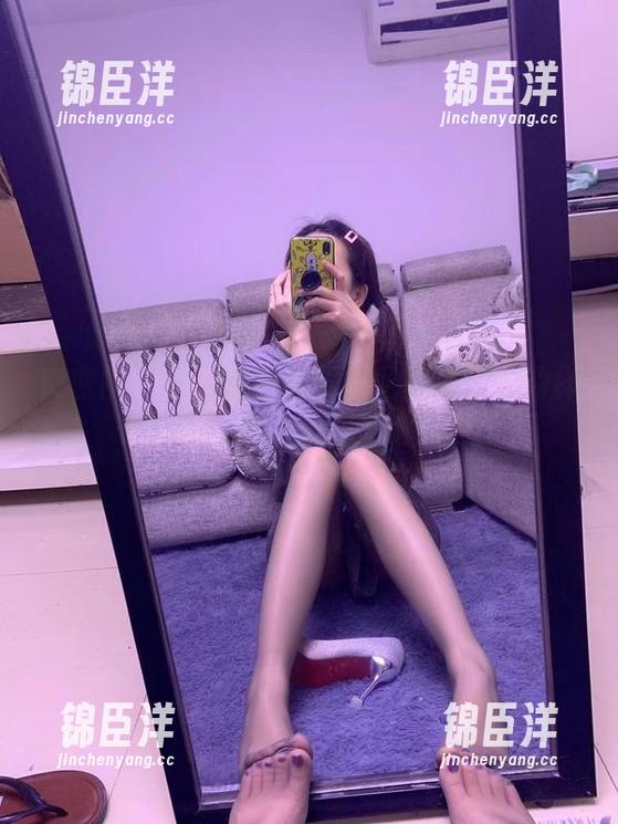 微密圈 - 这些校园场景搭配提袜少女的样子，精选套图，完美的组合！