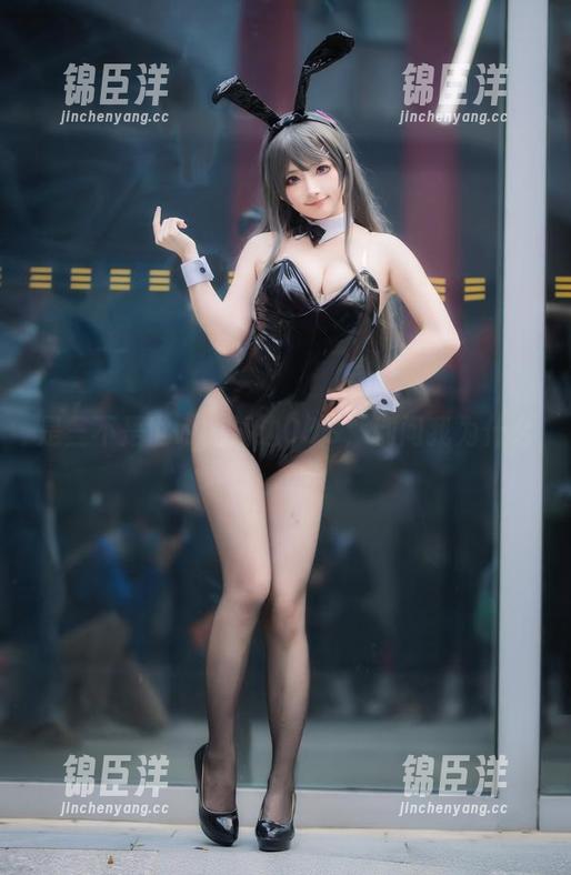 是三不是世w的海边COS，别问我为什么
