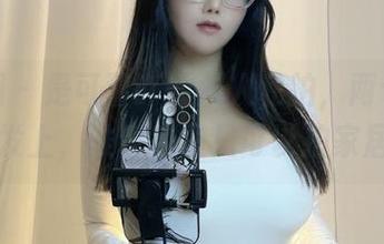 微密圈 – 是可馨吖的双人私拍，两个辣妈在沙发上，谁说家里只可以拍家居照？
