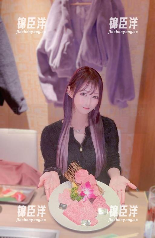 月城委员会写真网袜：每一条网都像是在说‘来聊聊吧’。
