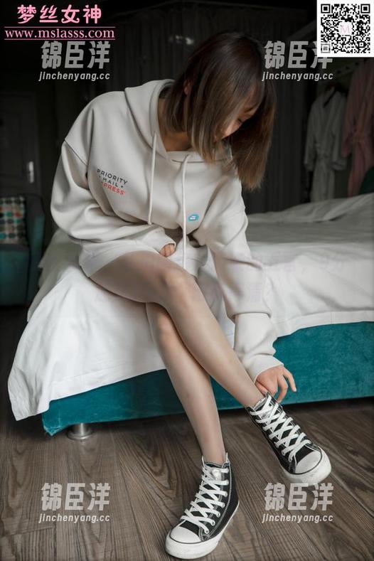 梦丝女神 - 私拍图包：璇璇的五官，9分还是10分，谁说得清？