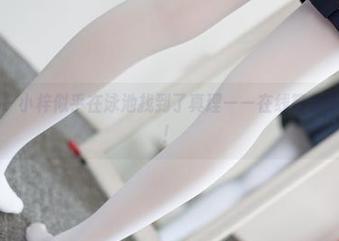 森萝财团 – 小梓似乎在泳池找到了真理——在线等你来看原图哦！